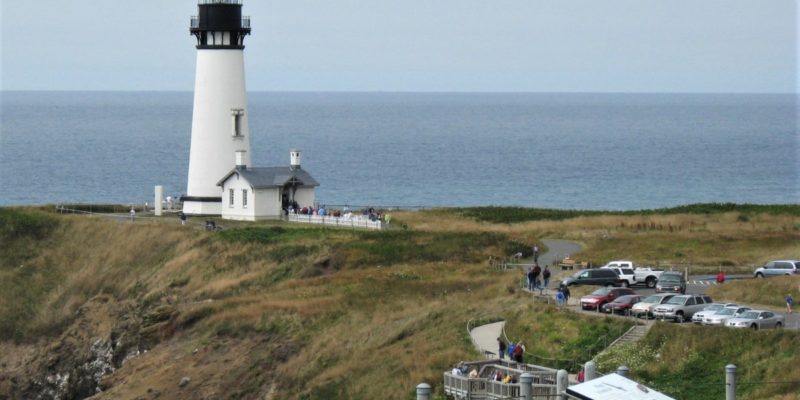 Tips for visiting Yaquina Head Lighthouse on the Oregon Coast with kids | tipsforfamilytrips.com | summer vacation | Newport | lighthouse tour | travel | outdoor