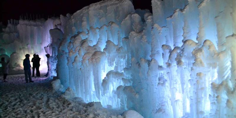 Tips for visiting the Ice Castles | tipsforfamilytrips.com