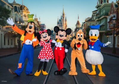 Tips for your FIRST Walt Disney World Trip. We've got tips for what to do, where to stay, Park Hopping, FastPass+ and MagicBands! | tipsforfamilytrips.com | Orlando, Florida | family vacation | summer vacation | spring break | Fast Pass | Disney hotels | Disney tips and tricks | Disney attractions | Disney tickets |