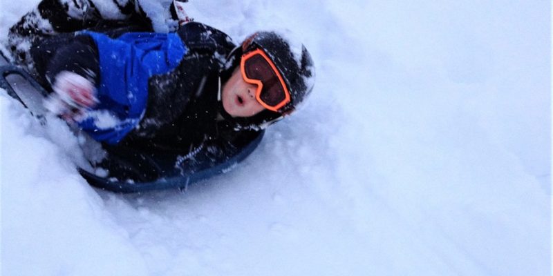 Essential winter clothes for families. A head to toe checklist for skiing, snowboarding, sledding, snow tubing, and other winter sports! | tipsforfamilytrips.com | winter clothing | ski clothes