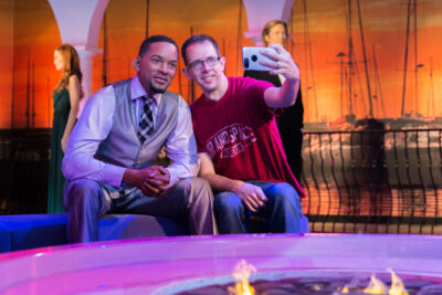 Madame Tussauds Orlando - Visitor selfie with Will Smith