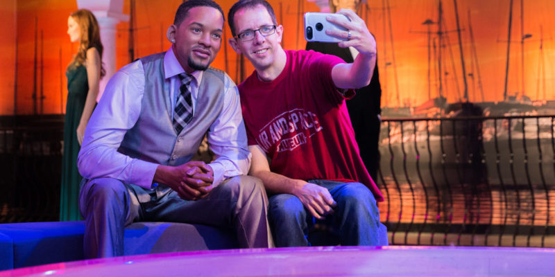 Madame Tussauds Orlando - Visitor selfie with Will Smith