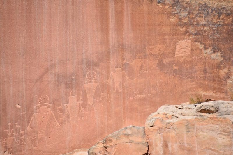 Petroglyphs - family hikes in Capitol Reef National Park